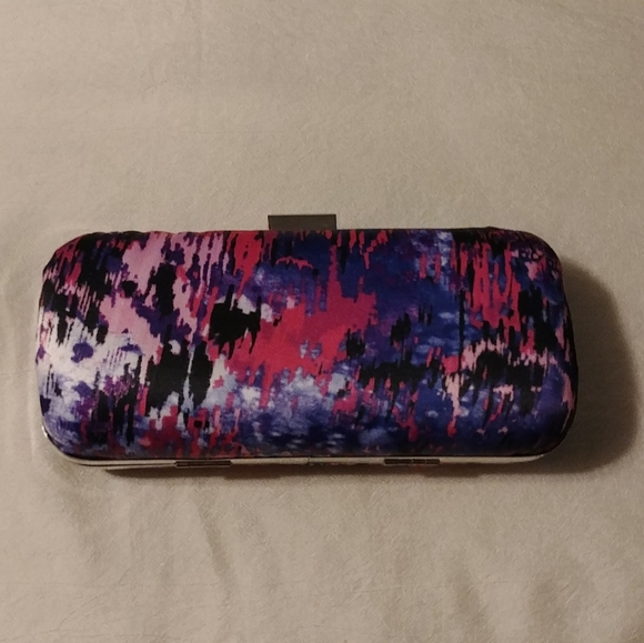 Hard case clutch purse - Picture 2 of 5